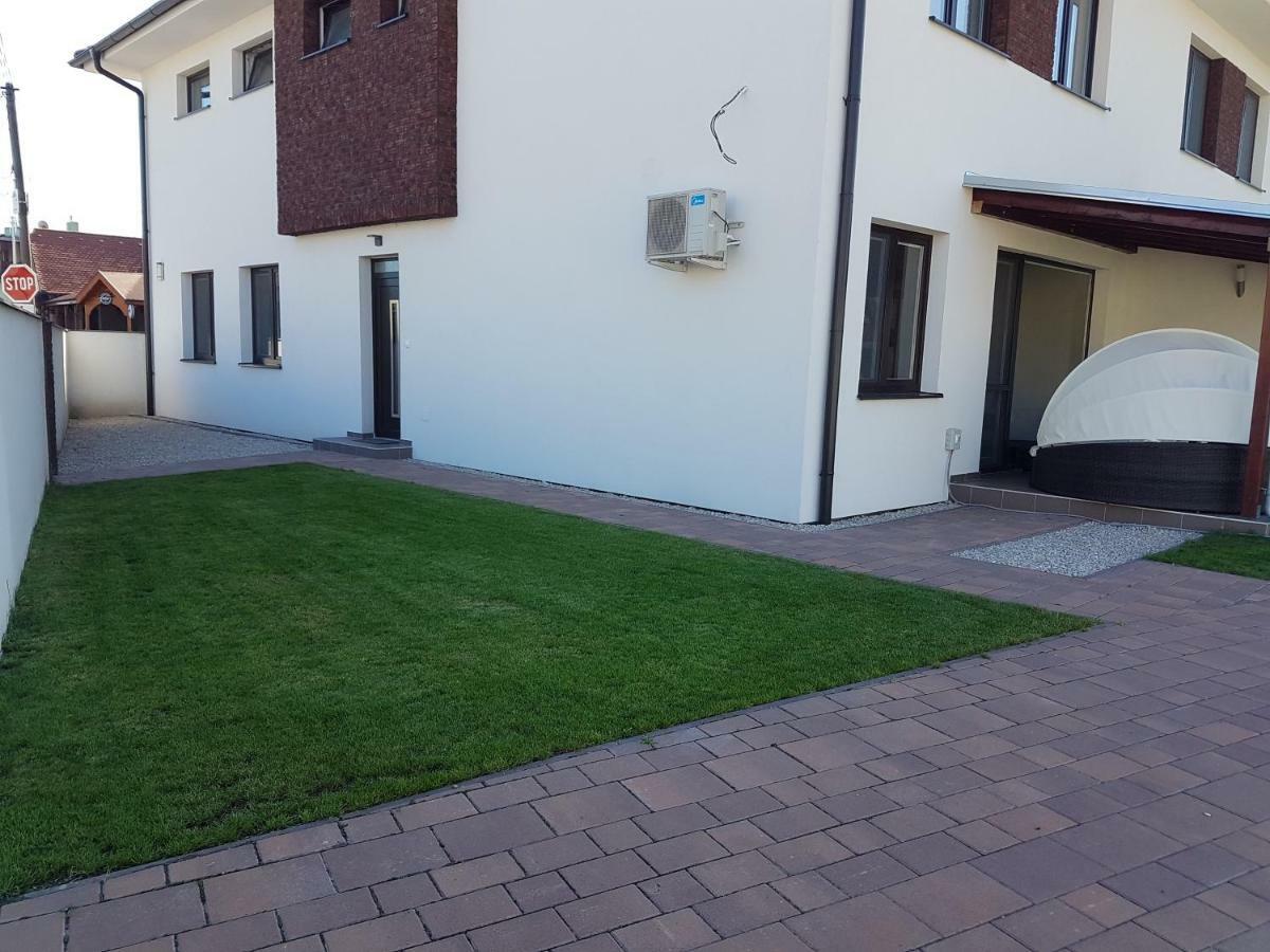 Apartment J&D Dunajská Streda Esterno foto