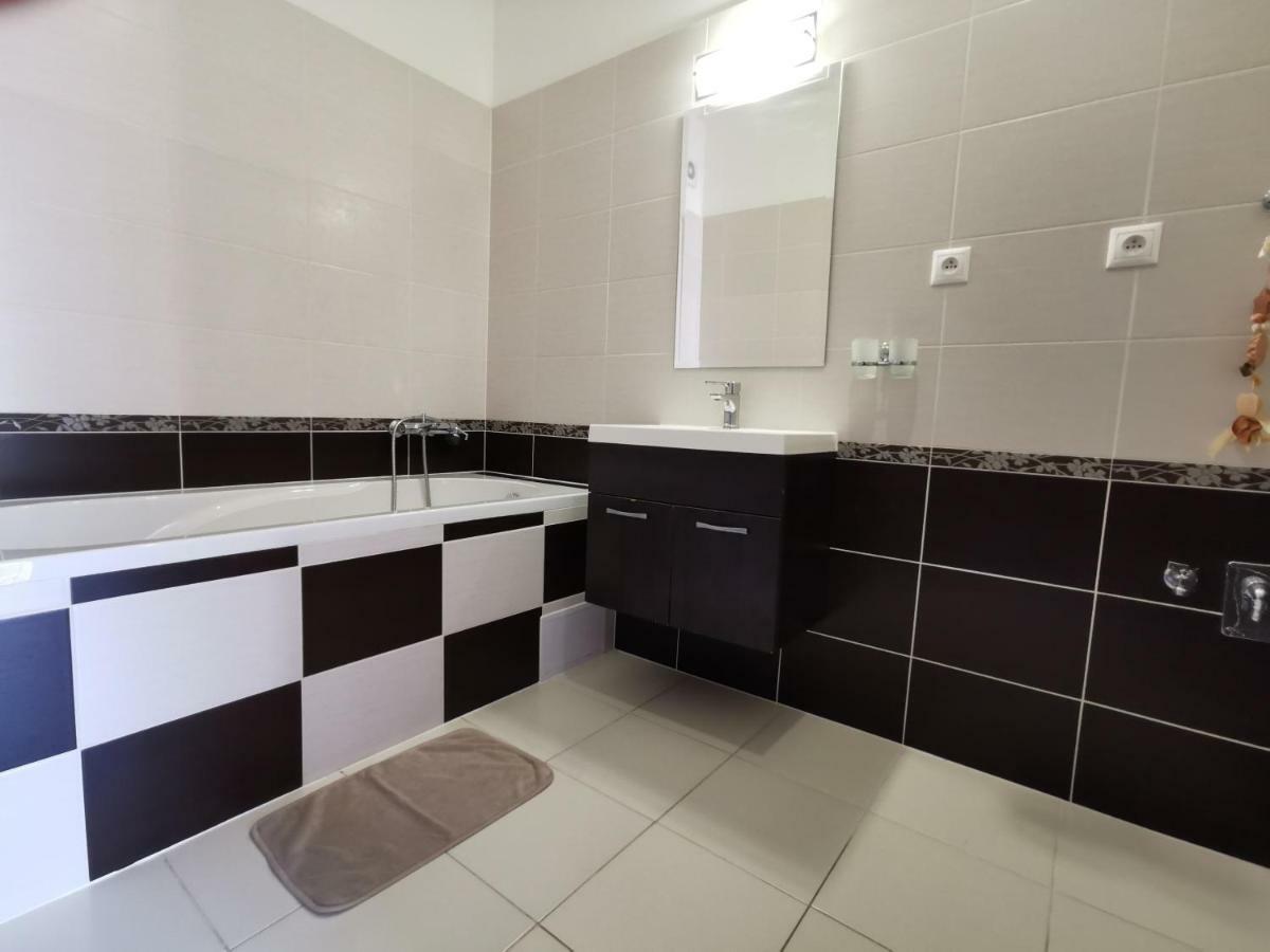 Apartment J&D Dunajská Streda Esterno foto